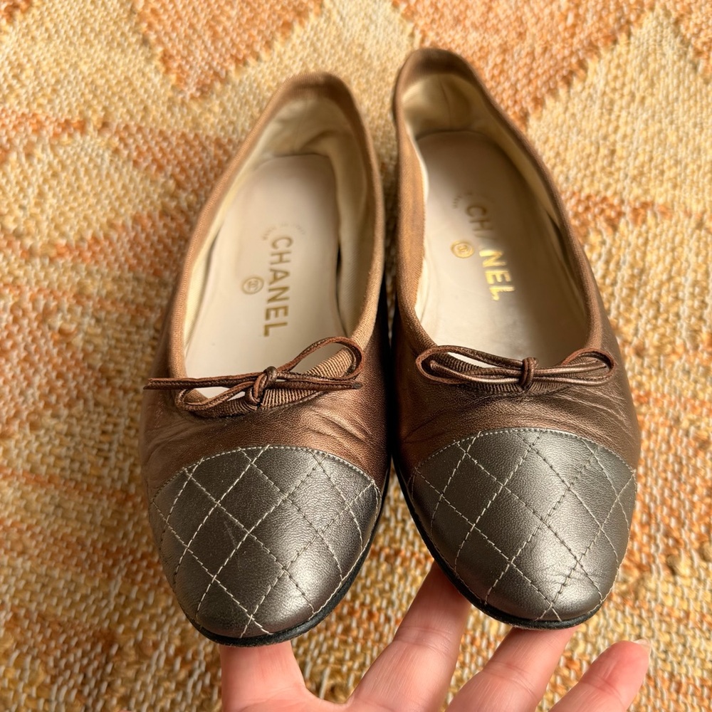 Vintage Chanel ballet flats bronze metallic quilted cap toe bow trim 38.5 - Picture 11 of 13